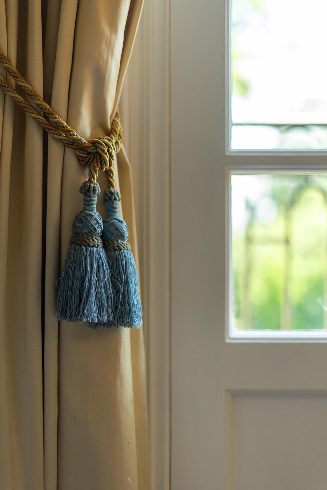 Castel Bois Marie, Maison D'Hotes Монтобан Екстериор снимка A curtain tieback