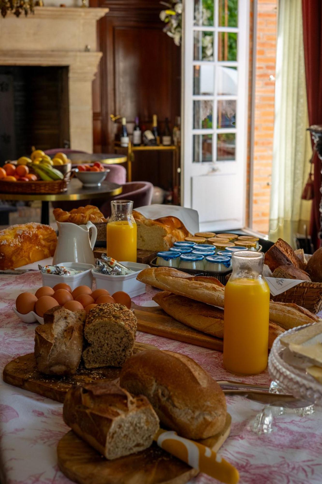 Castel Bois Marie, Maison D'Hotes Монтобан Екстериор снимка A continental breakfast