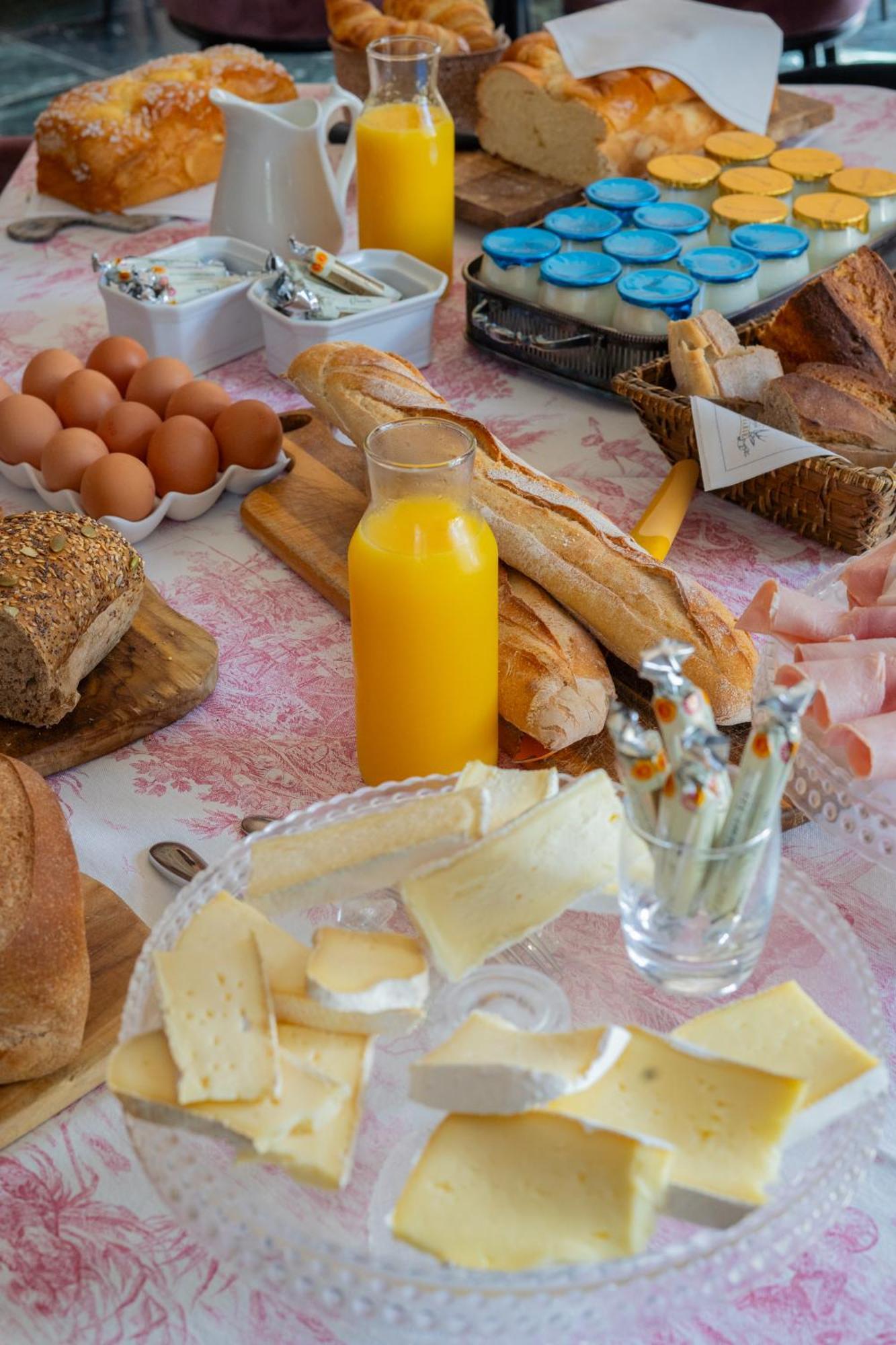 Castel Bois Marie, Maison D'Hotes Монтобан Екстериор снимка A bottle of orange juice