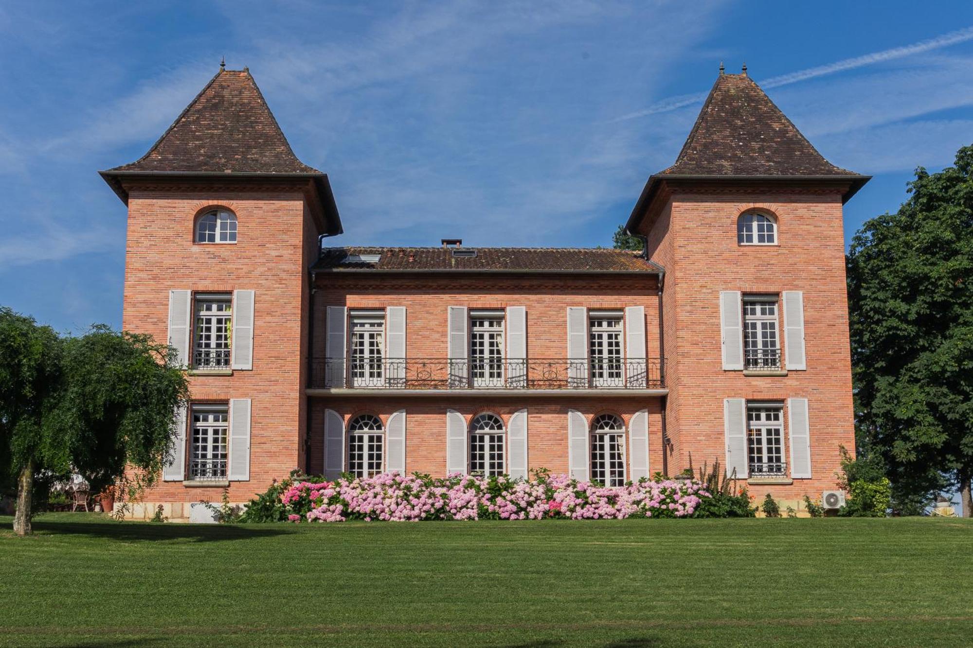 Castel Bois Marie, Maison D'Hotes Монтобан Екстериор снимка The chateau in Montferrand-lès-Sully